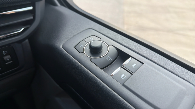 Ford Transit Custom 320 L2 Diesel Fwd 2.0 EcoBlue 136ps H1 Van Limited - Image 23